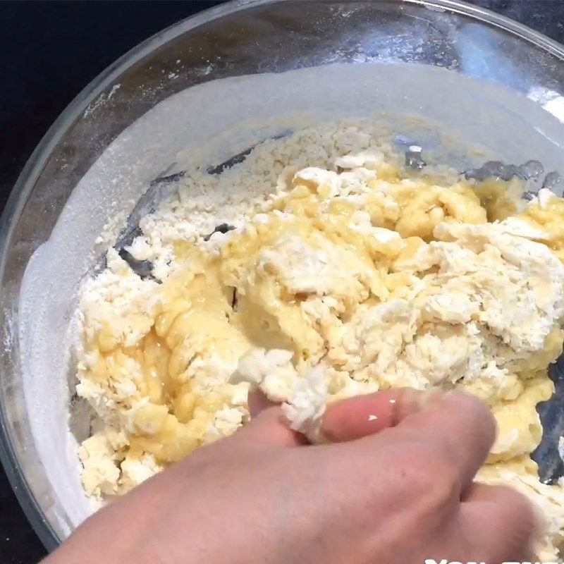 Step 1 Mixing the dough for Steamed Bread with Pineapple Filling