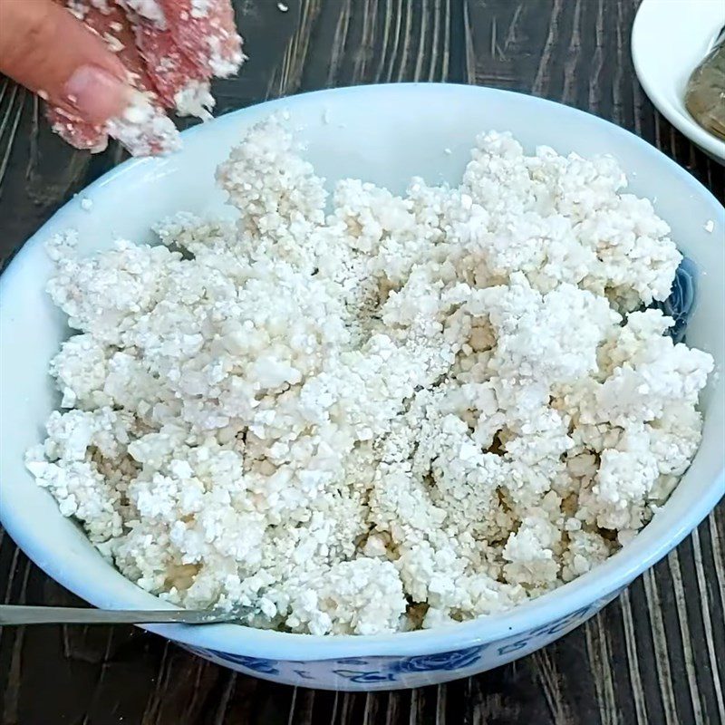 Step 3 Mixing the dough for minced meat cake