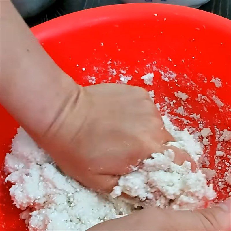 Step 3 Mixing the dough for minced meat cake