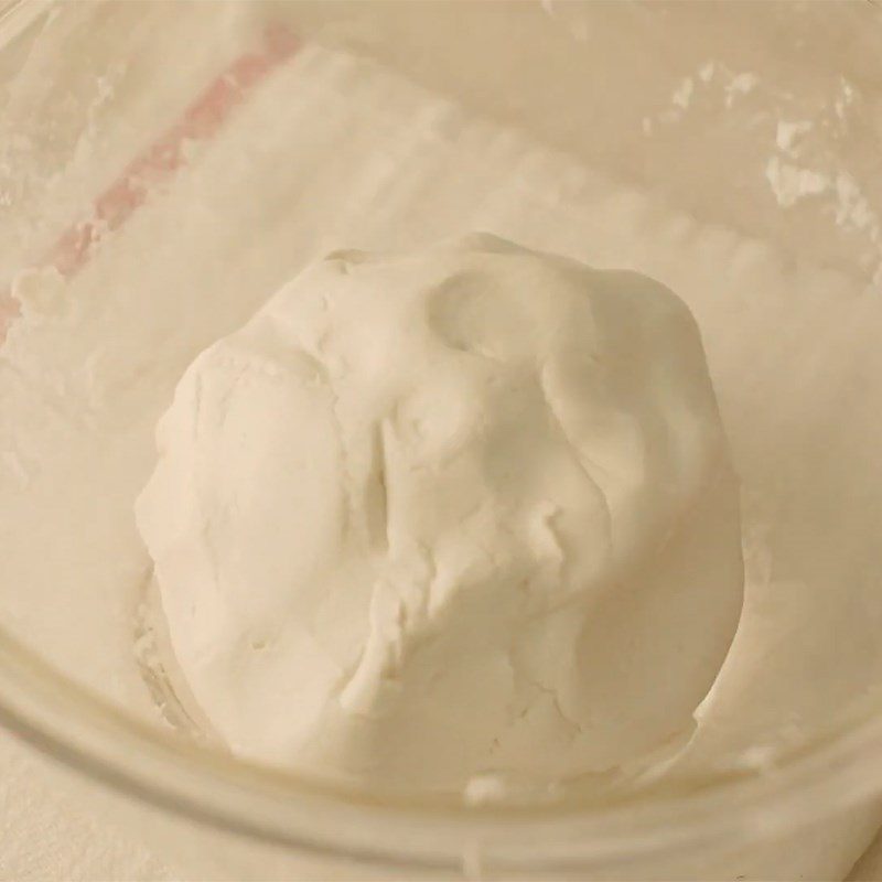 Step 4 Mix the dough for the cinnamon flower sticky rice cake shaped like a cat