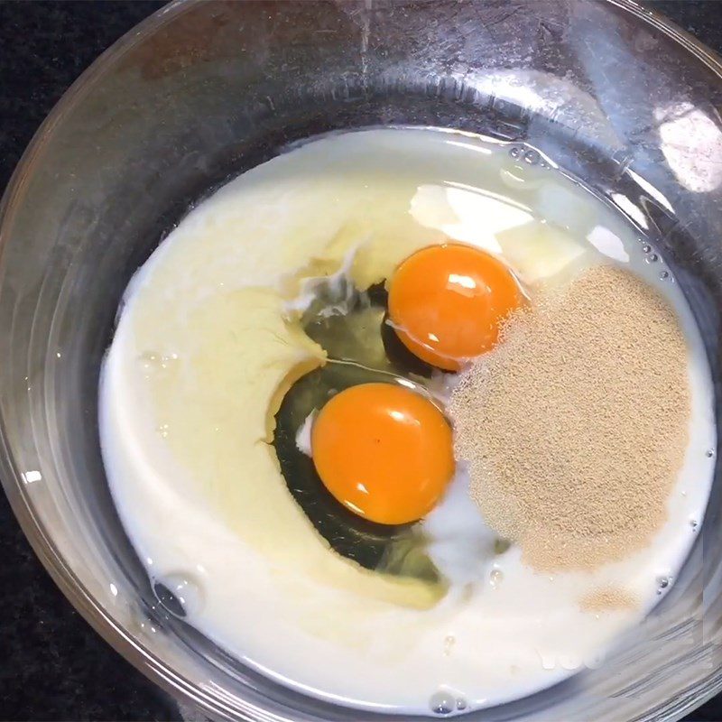 Step 1 Mixing the dough for Steamed Bread with Pineapple Filling