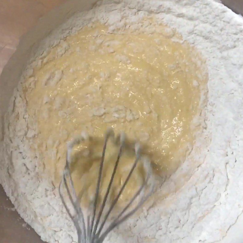 Step 2 Mix the cake flour of yogurt sponge cake using an air fryer for softness