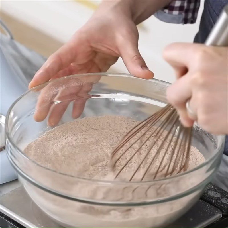 Step 1 Sift the flour mixture Christmas tree cupcake