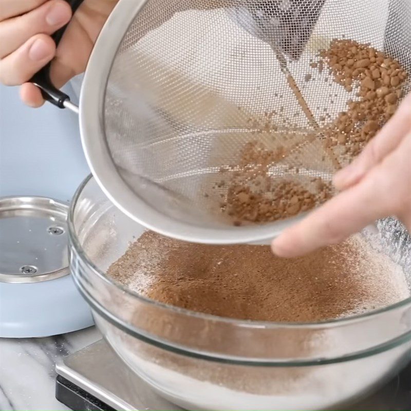 Step 1 Sift the flour mixture Christmas tree cupcake