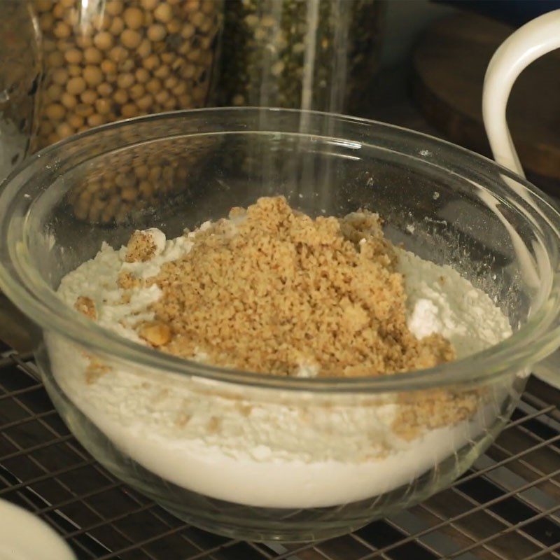 Step 2 Mix the almond cake flour