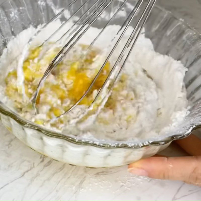 Step 1 Mix the batter for the egg roll cake using an air fryer