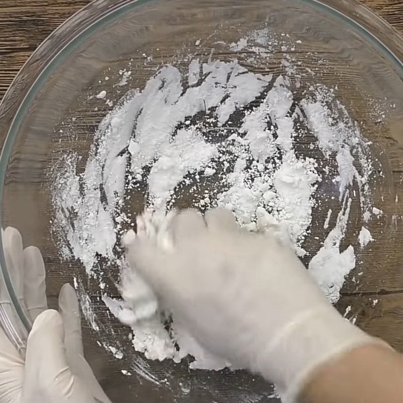 Step 2 Mix the glutinous rice flour Peanut-filled sticky rice cake