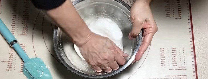 Step 3 Mix and knead the dough for Chive Cake