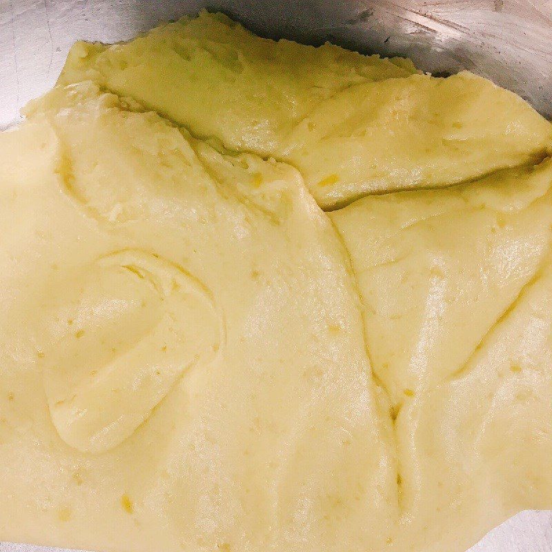 Step 2 Mix the dough and shape the cake Fried sweet potato cake