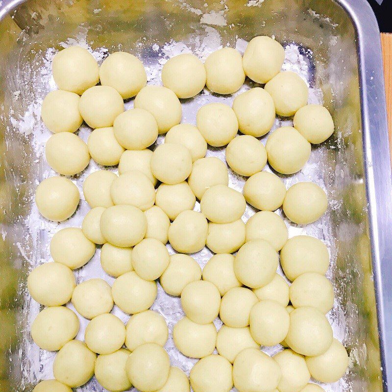 Step 2 Mix the dough and shape the cake Fried sweet potato cake