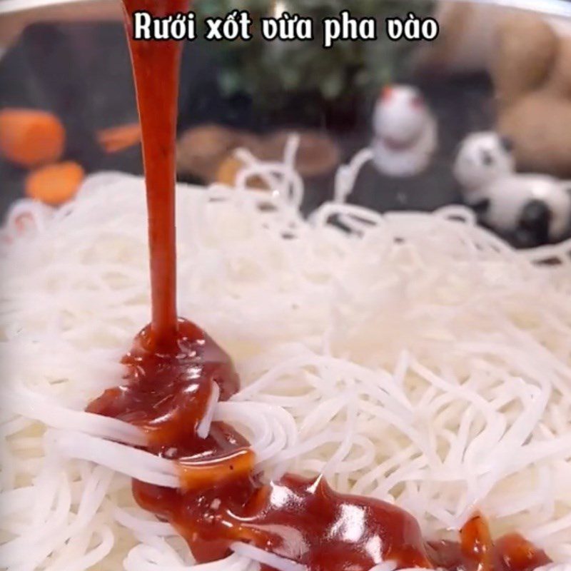 Step 5 Mix the rice noodles Stir-fried sour cabbage noodles (Recipe shared by Tiktok Vegetarian Kitchen XANH)