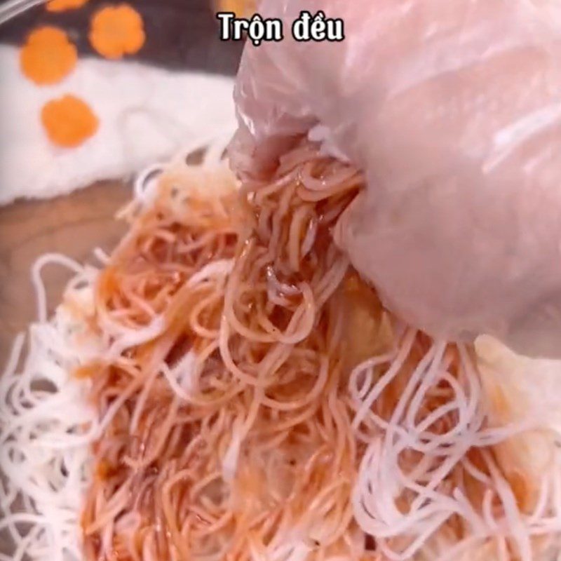 Step 5 Mix the rice noodles Stir-fried sour cabbage noodles (Recipe shared by Tiktok Vegetarian Kitchen XANH)