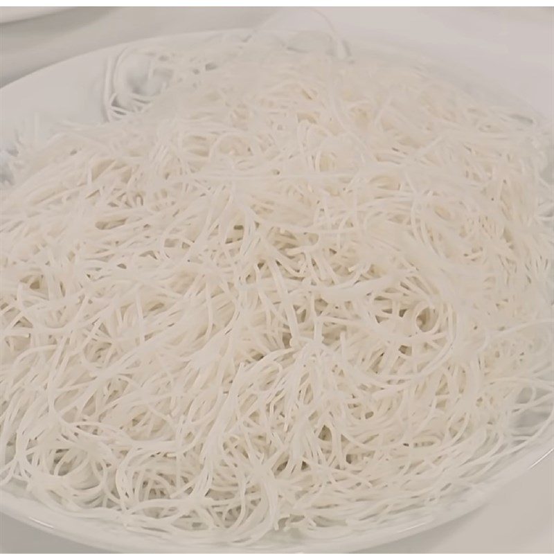 Step 2 Mixing the noodles Stir-fried noodles with sour vegetables