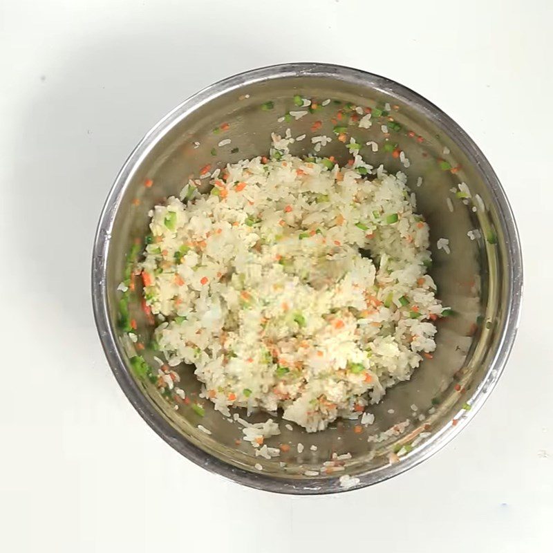 Step 1 Mix the rice for Fried Cold Rice Wrapped with Sausage