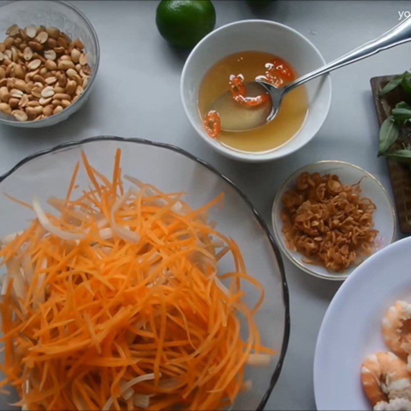 Step 3 Mixing salad Lotus stem salad with shrimp and squid (seafood)