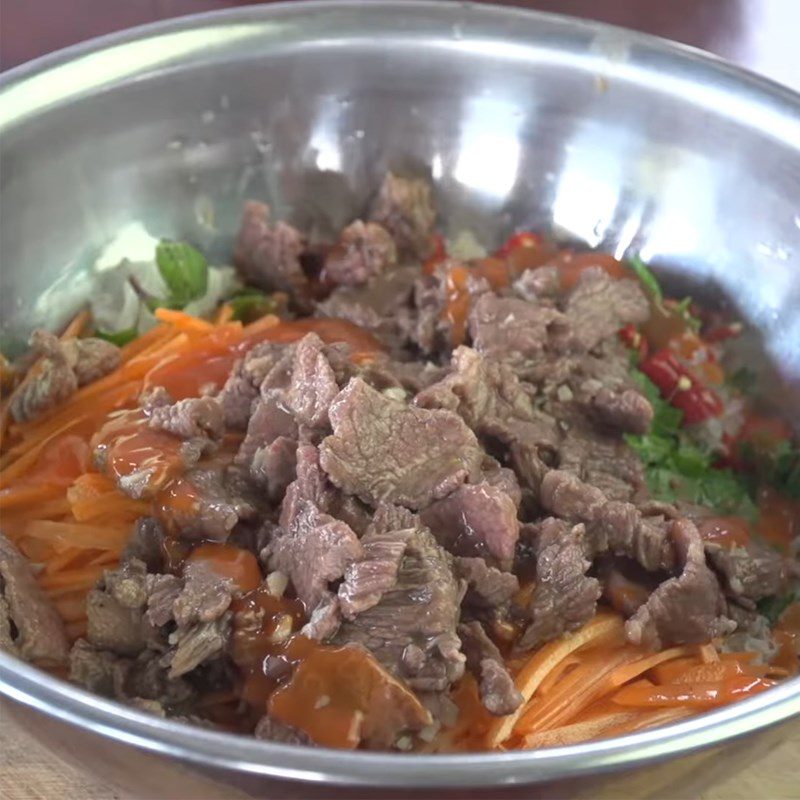 Step 4 Toss the salad Beef salad with snow mushrooms