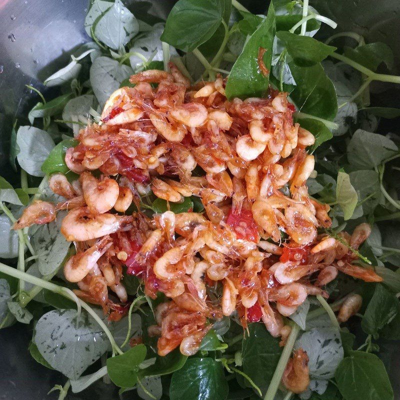 Step 4 Mix the salad for shrimp salad