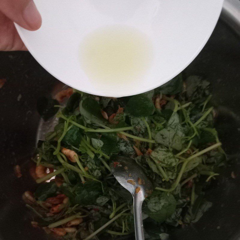 Step 4 Mix the salad for shrimp salad