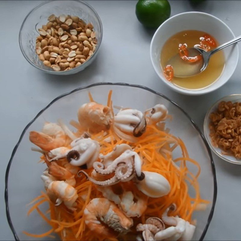 Step 3 Mixing salad Lotus stem salad with shrimp and squid (seafood)