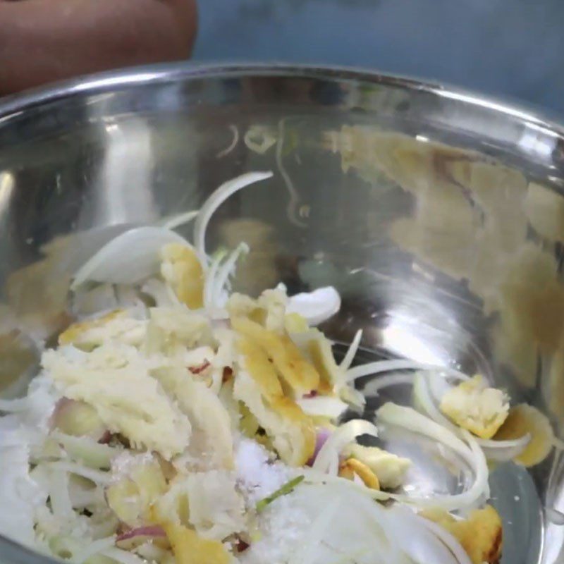 Step 5 Mixing the salad Vegetarian Hoi An chicken rice