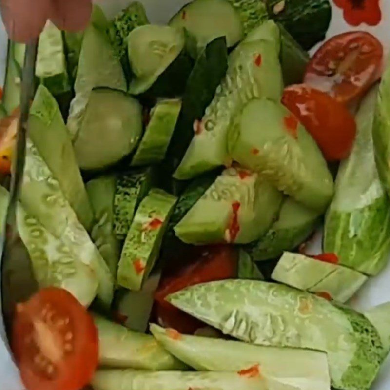 Step 5 Mixing the salad Razor clam salad with cucumber and tomato