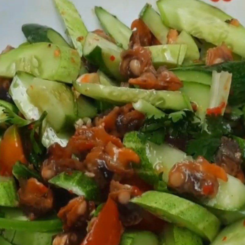 Step 5 Mixing the salad Razor clam salad with cucumber and tomato