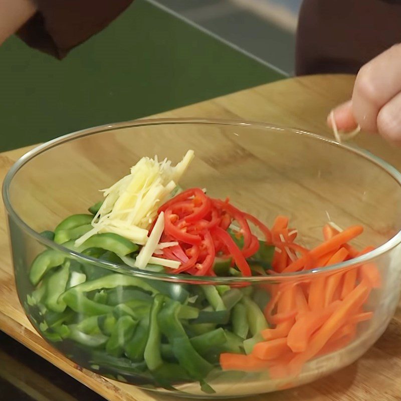 Step 3 Mixing the salad Sweet and sour cucumber and carrot salad