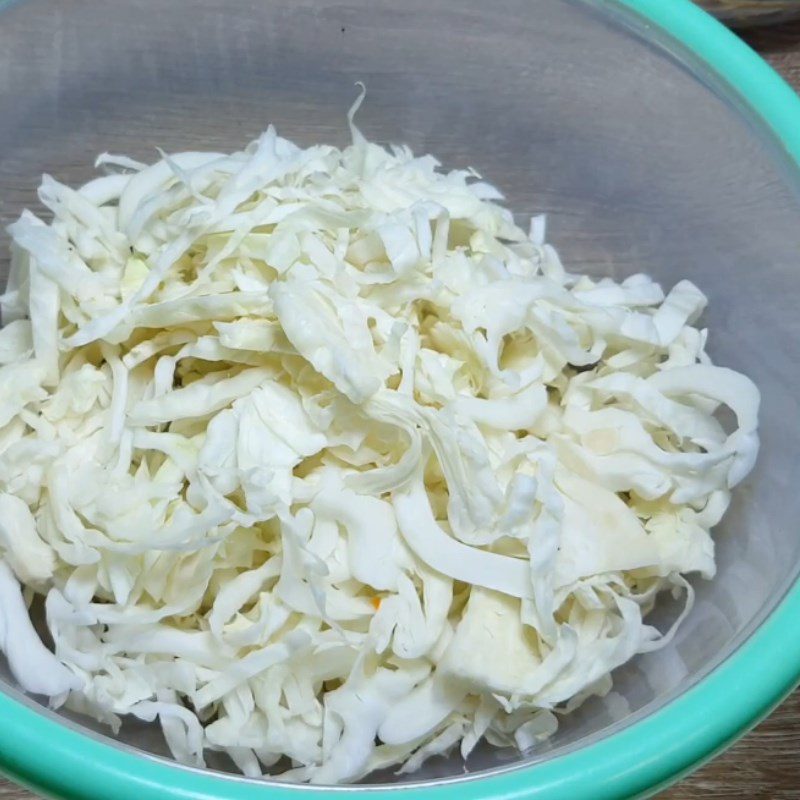 Step 4 Toss the salad Cabbage salad with carrot and vegetarian ribs