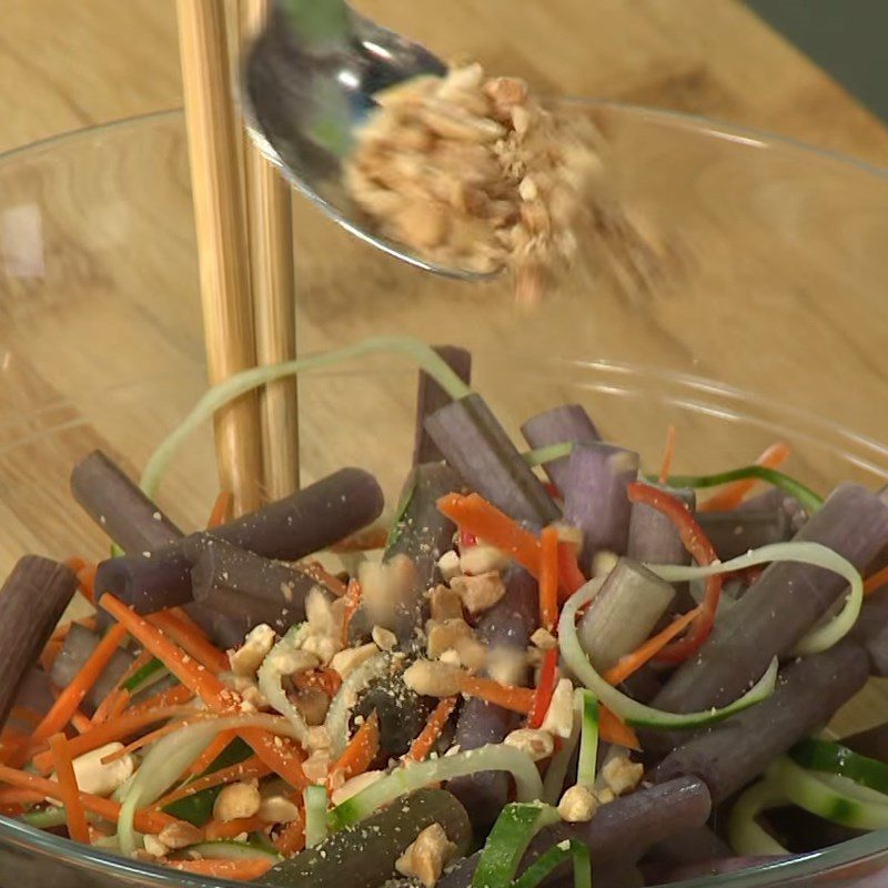 Step 4 Mixing the salad Lotus flower salad with oyster mushrooms