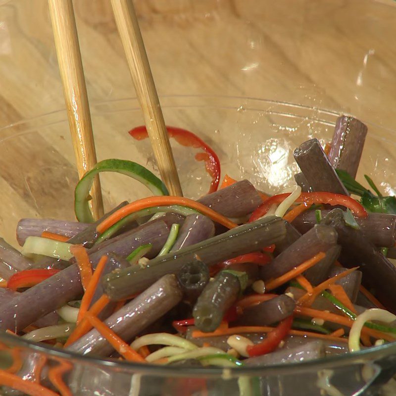 Step 4 Mixing the salad Lotus flower salad with oyster mushrooms