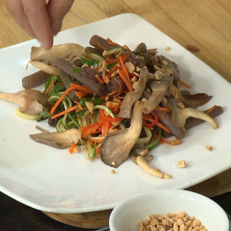 Step 4 Mixing the salad Lotus flower salad with oyster mushrooms