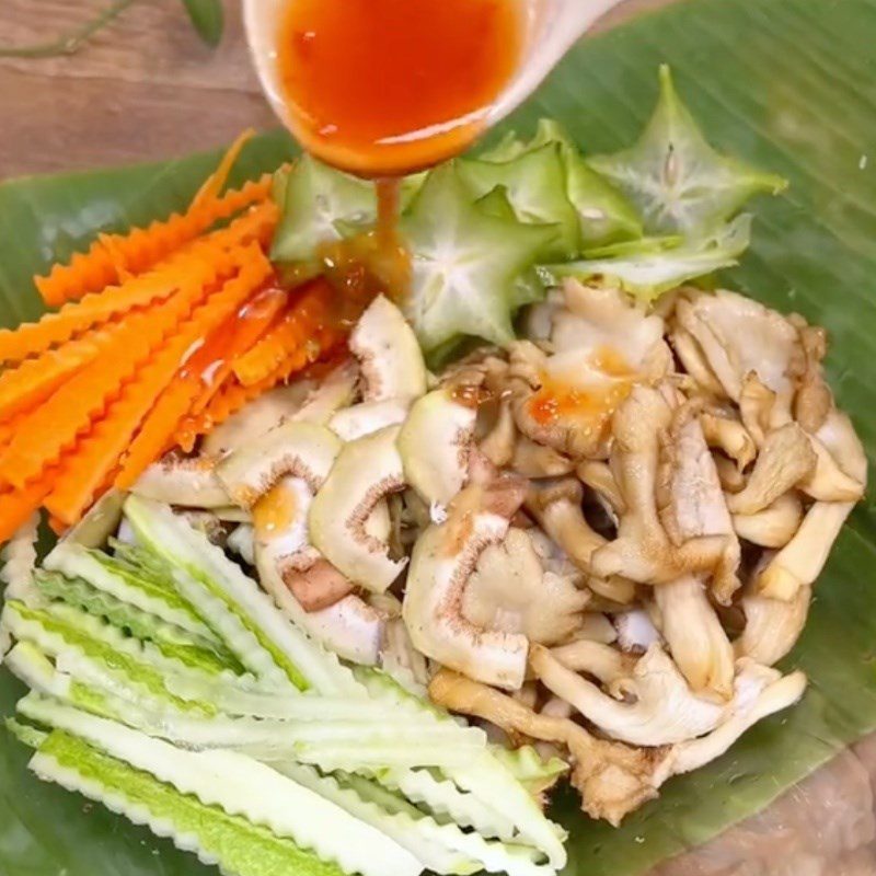 Step 3 Mixing the salad for Lychee Salad (Recipe shared by Tiktok Vegetarian Kitchen XANH)