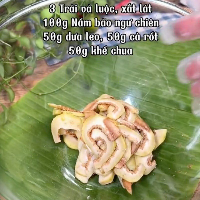 Step 3 Mixing the salad for Lychee Salad (Recipe shared by Tiktok Vegetarian Kitchen XANH)