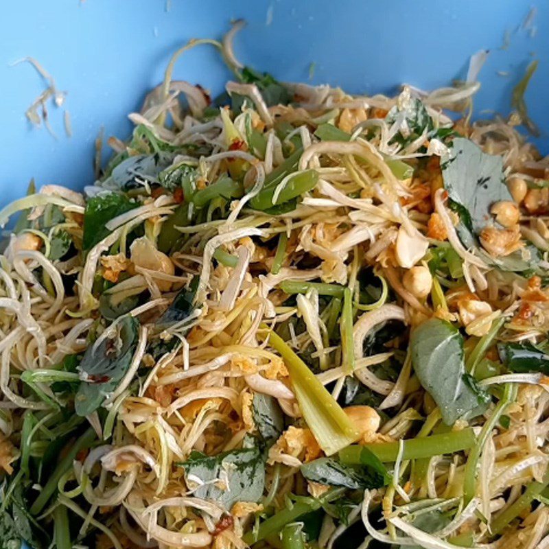 Step 4 Mixing salad Tofu skin salad with water lily