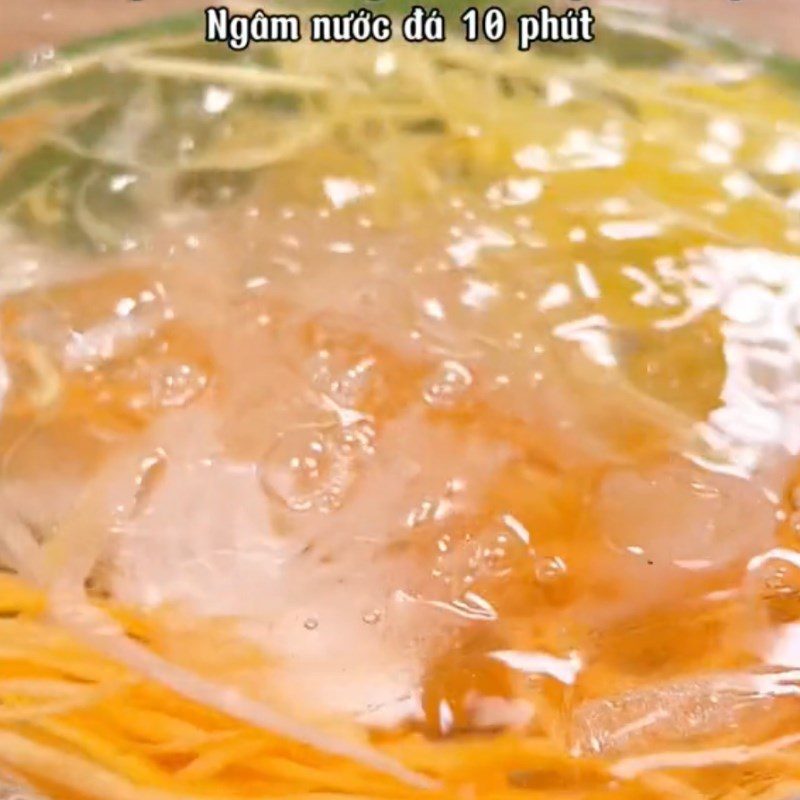 Step 6 Mixing salad to accompany vegetarian Hoi An chicken rice (Recipe shared by Tiktok Vegetarian Kitchen XANH)