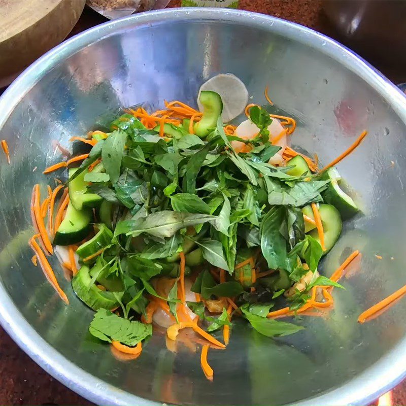 Step 4 Mixing cucumber salad with dried shrimp Cucumber salad with dried shrimp