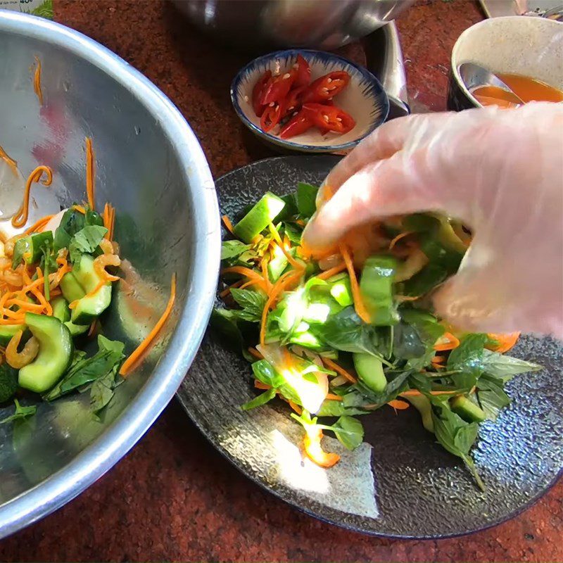 Step 4 Mixing cucumber salad with dried shrimp Cucumber salad with dried shrimp