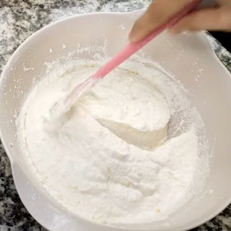 Step 2 Mix the cake batter for baked cassava cake in an air fryer
