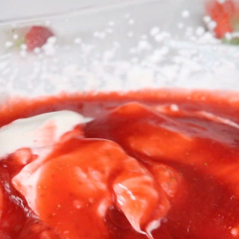 Step 3 Mixing the strawberry cream mixture Strawberry chocolate-coated popsicle
