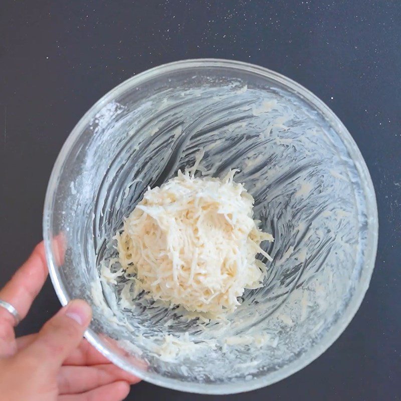 Step 1 Mix the coconut mixture Quang Nam Grilled Coconut Cake