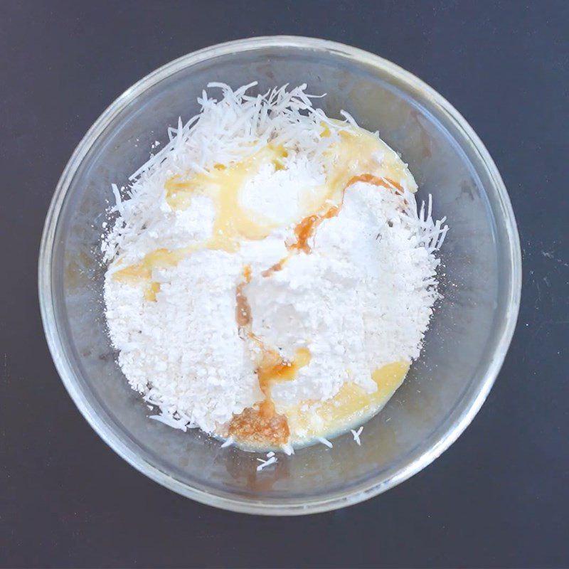 Step 1 Mix the coconut mixture Quang Nam Grilled Coconut Cake