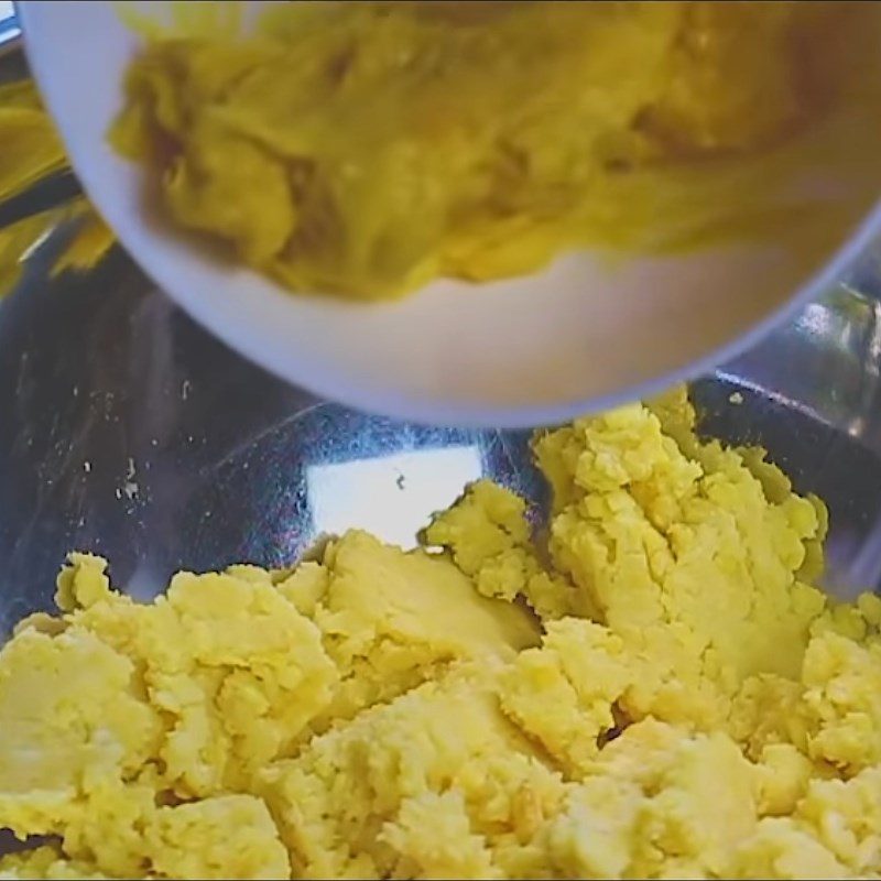 Step 4 Mix the durian cassava cake batter