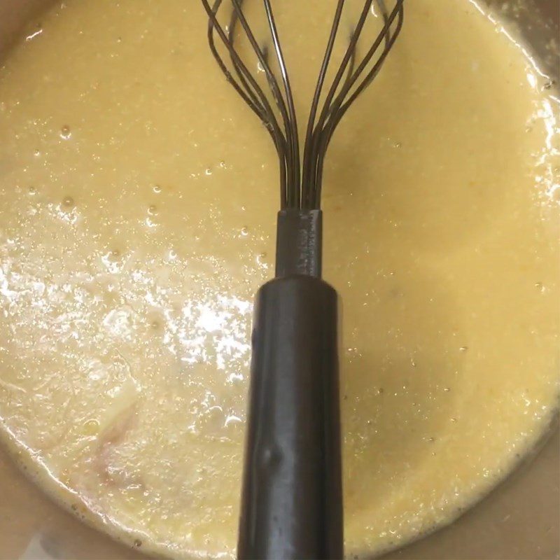 Step 1 Mix the yolk mixture of yogurt sponge cake using an air fryer for softness