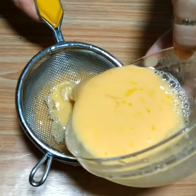 Step 4 Mix the filling for the cake Cheese milk bun