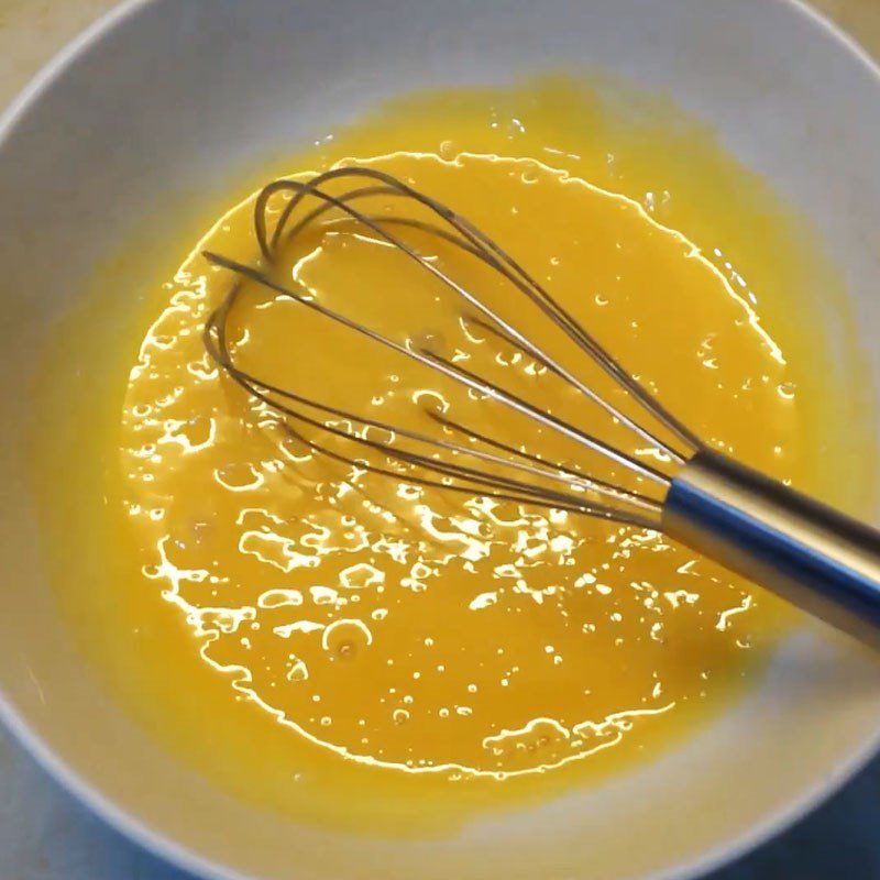 Step 1 Mix the egg and condensed milk mixture for yogurt with chicken eggs using an air fryer