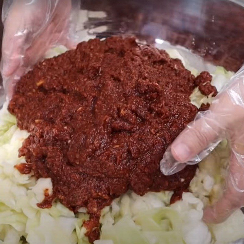 Step 4 Mixing cabbage kimchi Cabbage kimchi