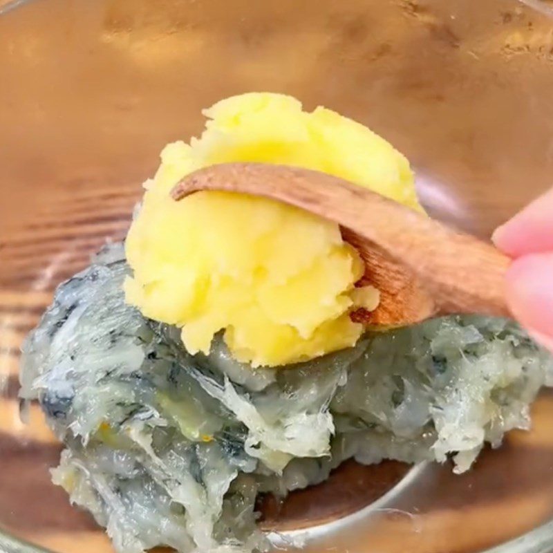 Step 2 Mix Ingredients for Crispy Potato Shrimp Cakes (Recipe shared by Tiktok Vao bep cùng TasteVN)