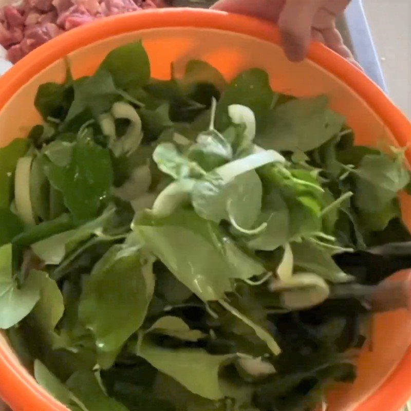 Step 2 Mixing water spinach for Water Spinach Salad with Beef