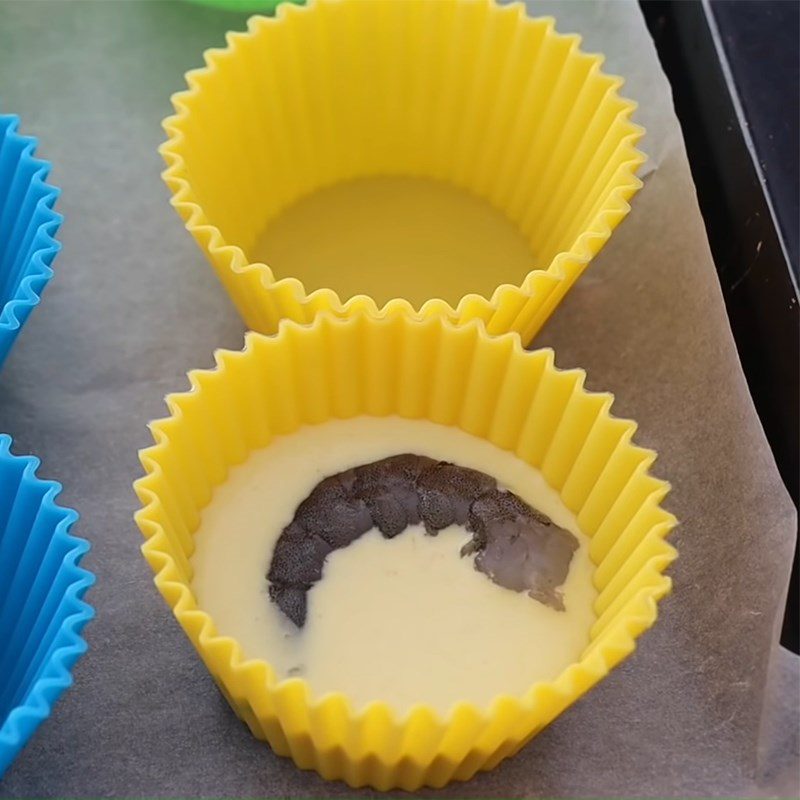 Step 4 Pouring the cake Bánh khọt without mold