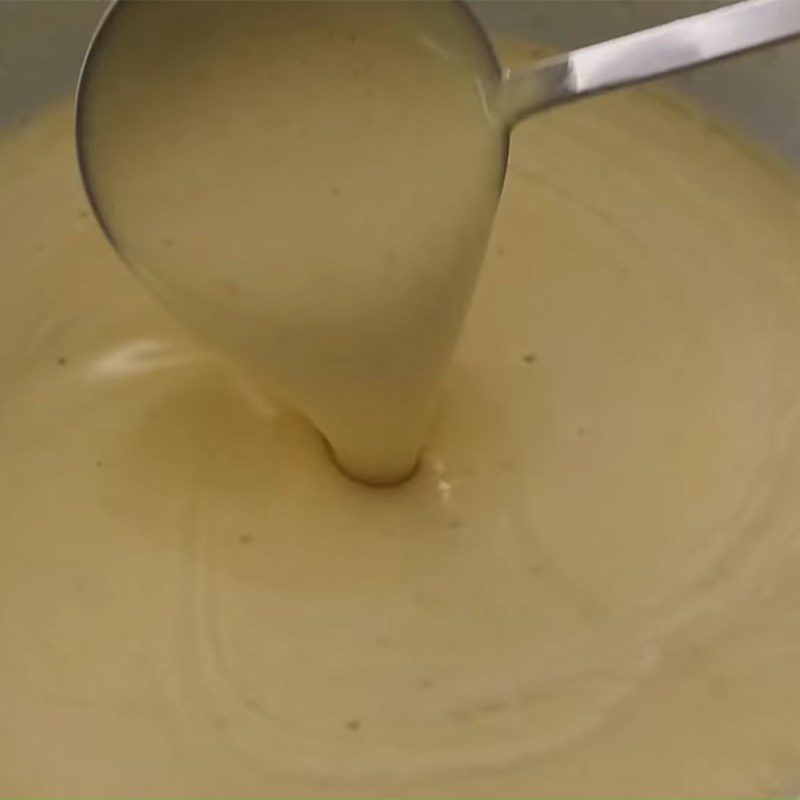 Step 4 Pouring the cake Bánh khọt without mold